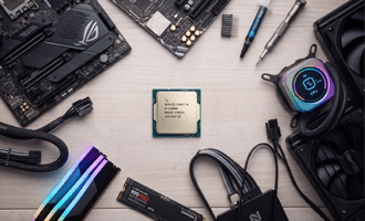 Assortiment PC componenten, videokaarten en software pakketten